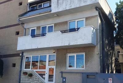 Birou, de 180.00 mp, în Tomis II