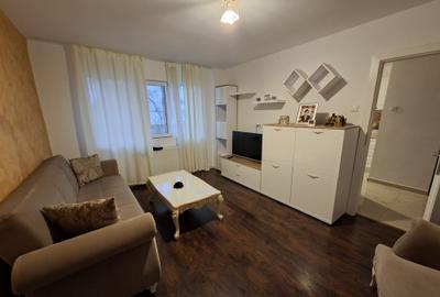 Apartament cu 2 camere semidecomandat, mobilat în Podu Roș