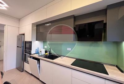 Apartament cu 3 camere decomandat, mobilat în Văcăresti