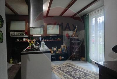 Casă / Vilă cu 6 camere de vânzare - 2