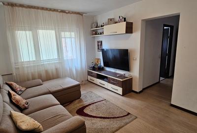 Apartament cu 4 camere semidecomandat, mobilat în Lizeanu