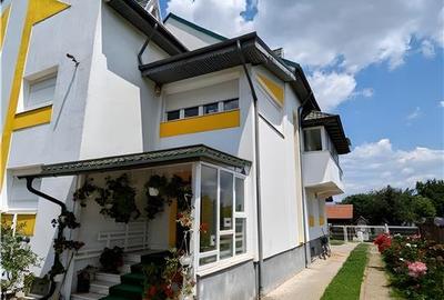 Casă individuală cu 12 camere în Exterior Vest
