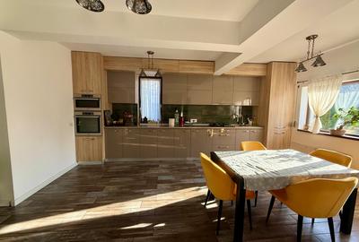 Casa moderna cu 4 camere, garaj 3 masini, curte amenajata – Valu lui Traian - 13