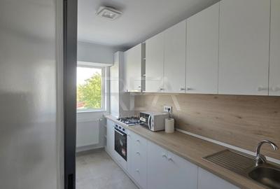 Apartament cu 3 camere semidecomandat, mobilat în Uverturii