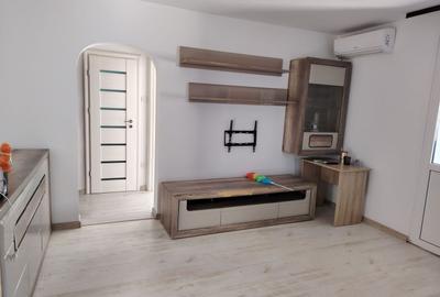 Apartament cu 3 camere semidecomandat în Titan