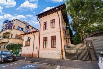 Apartament cu 2 camere semidecomandat în Banu Manta