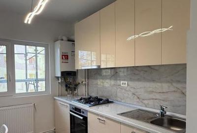 Apartament cu 2 camere semidecomandat, mobilat în Tei