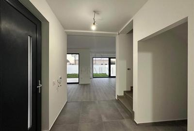 Duplex cu 4 camere în Moșnița Veche
