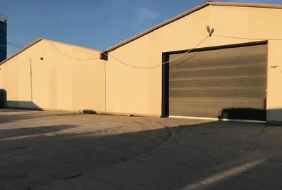 Spațiu industrial, de 2,200 mp, în Central