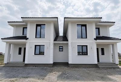 Duplex despartit prin C.T. - bucatarie inchisa - 130 mp utili - 3