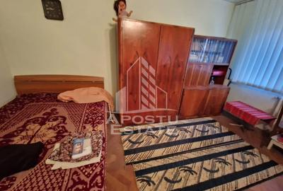 Apartament cu 3 camere,semidecomandat,etaj intermediar,zona Soarelui - 4