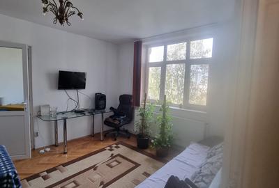 Apartament cu 2 camere semidecomandat, mobilat în Gara de Nord