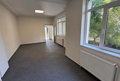 De inchiriat Imobil având 9 camere ,suprafață de 285 mp. Cantemir langa Metrou - 23