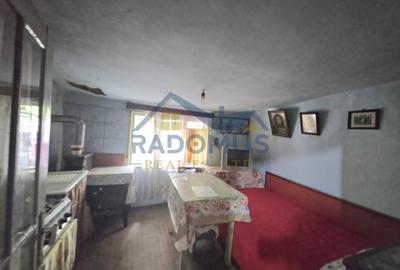 Casă de renovat complet - Str. Zefirului nr. 46 |- 65 mp utili - 3