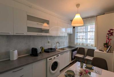 Apartament cu 3 camere semidecomandat în Florești