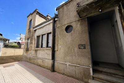 Casă cu 6 camere în Vatra Luminoasă