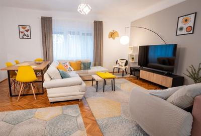 Apartament cu 2 camere semidecomandat, mobilat în Central