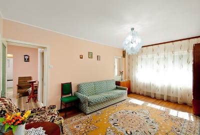 Apartament cu 2 camere decomandat, mobilat în