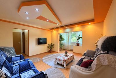 Apartament cu 3 camere semidecomandat în Odobescu