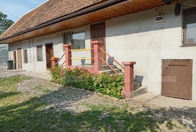 Casă complet renovată, 3 camere, teren 3800 mp – comuna Părău - 1