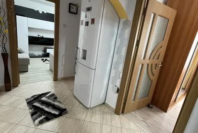 Apartament 2 camere -Zona Sud - etaj  3/4 - 40 mp -55000 euro negociabil - 7