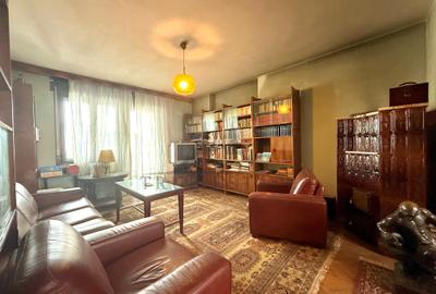 Apartament cu 3 camere decomandat în P-ța Romană