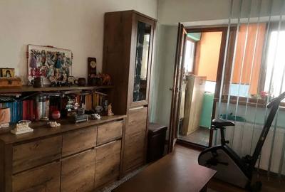 Apartament cu 3 camere decomandat, mobilat în Lujerului