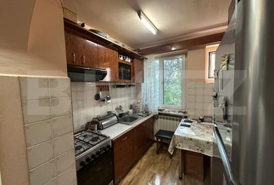 Apartament cu 3 camere decomandat, mobilat în Botizului
