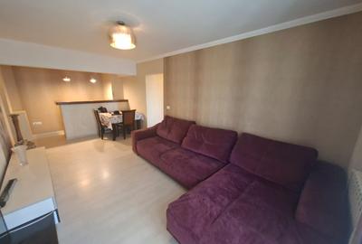 Apartament cu 3 camere semidecomandat în Piața Unirii
