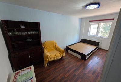 Apartament 2 camere(transformat in 3) zona CET - 1