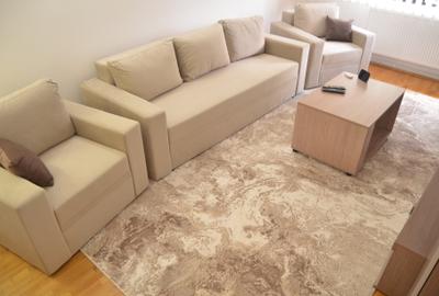 Apartament cu 3 camere decomandat, mobilat în Central