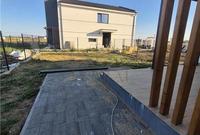 Duplex cu 5 camere în Moșnița Nouă