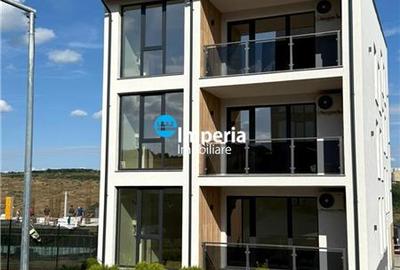 Apartament cu 3 camere decomandat în Rediu