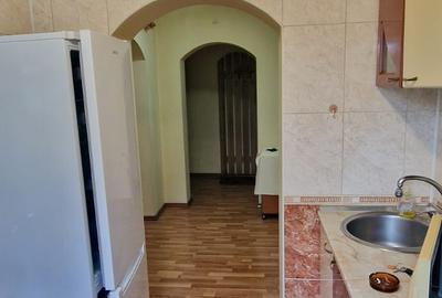 Sud ,se inchiriaza apartament decomandat 3 camere,pret 300 euro - 3