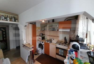 Apartament cu 2 camere semidecomandat, mobilat în Decebal