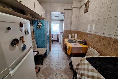 Apartament  2 camere semidecomandat , zona Milcov - 7