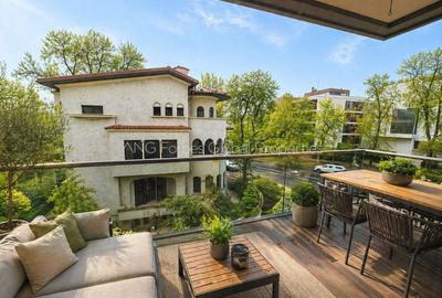 Apartament cu 3 camere decomandat în Primăverii