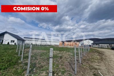 Teren intravilan cu utilitati 464 mp front 27 ml pentru casa Talmaciu - 1