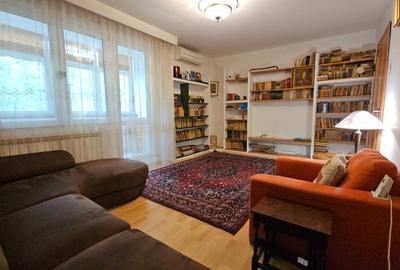 Apartament cu 3 camere decomandat, mobilat în Berceni