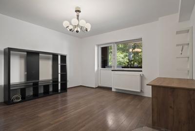 Apartament cu 3 camere decomandat, mobilat în Tei