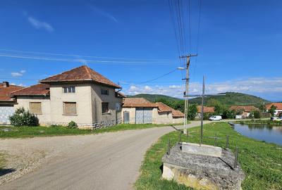 Casă individuală cu 3 camere în Colești