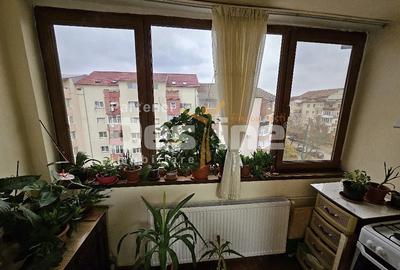 Apartament cu 3 camere decomandat în Soarelui