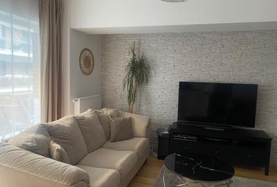 Apartament cu 3 camere semidecomandat, mobilat în Băneasa