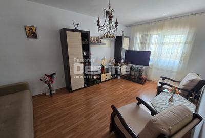 Apartament de vânzare | Zona TÂRGU CUCU | semidecomandat, 3 camere - 1