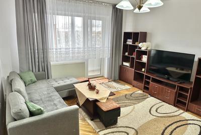 Apartament cu 3 camere decomandat, mobilat în Cetate