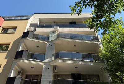 Apartament cu 4 camere semidecomandat în Mihai Bravu