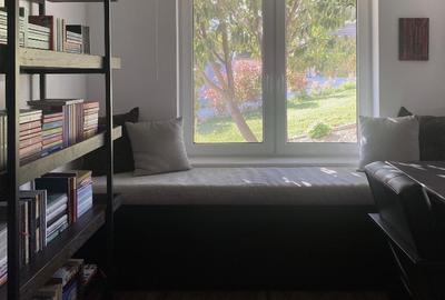 Proprietate pe stradă privatǎ, complet mobilată, curte matură, terasă - 12