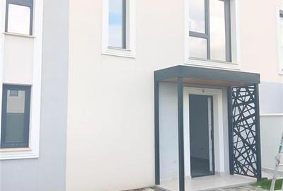 Casă cu 4 camere în Valea Lupului