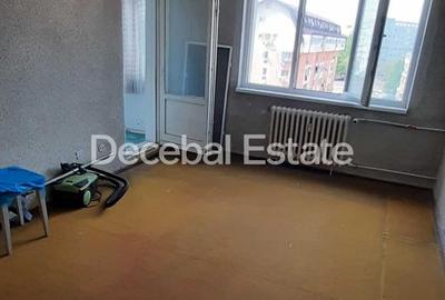 Apartament cu 3 camere decomandat în Titan