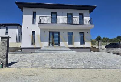 Casă individuală cu 5 camere în Centura